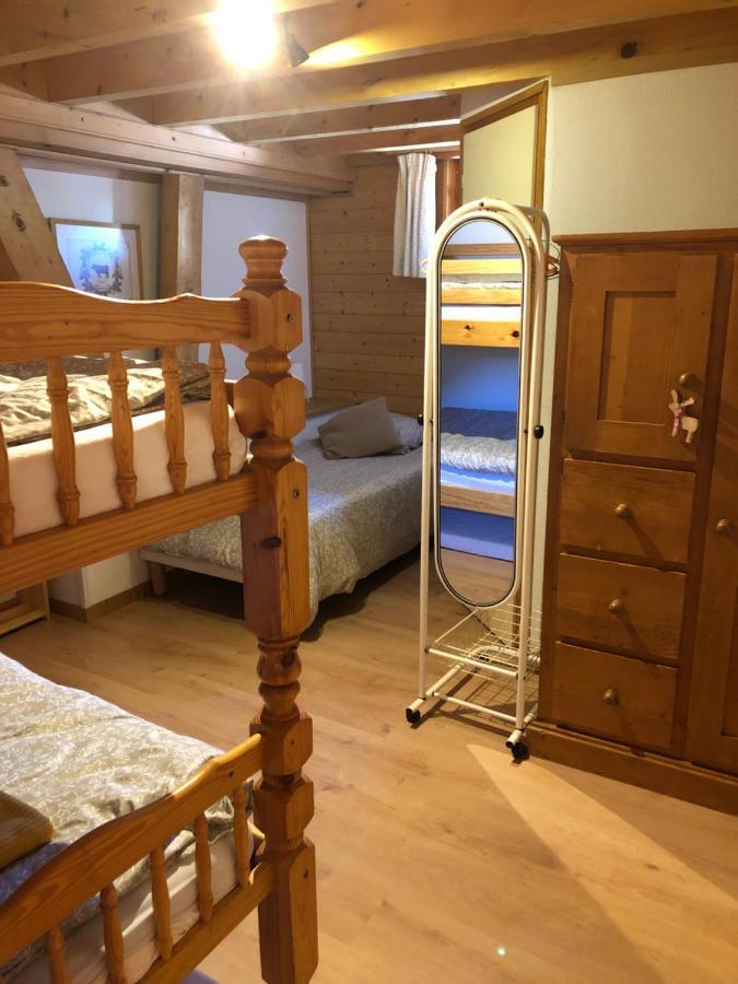 Central Hostel Châtel Esterno foto