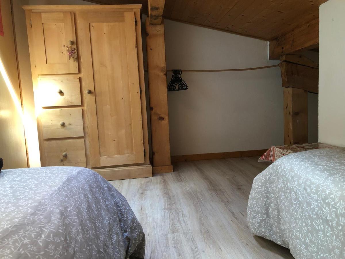 Central Hostel Châtel Esterno foto