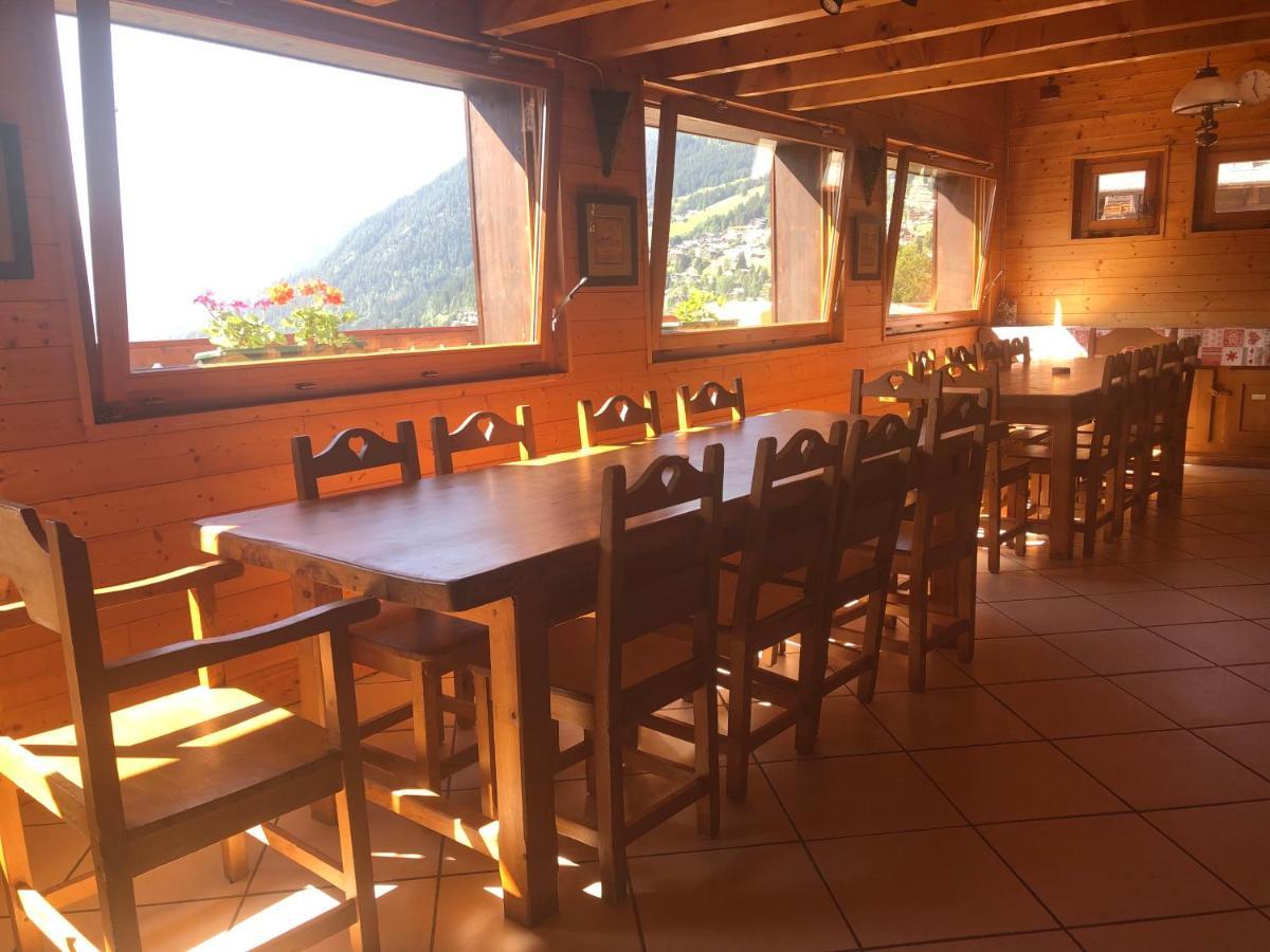 Central Hostel Châtel Esterno foto
