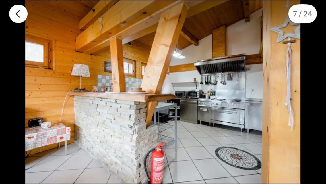 Central Hostel Châtel Esterno foto