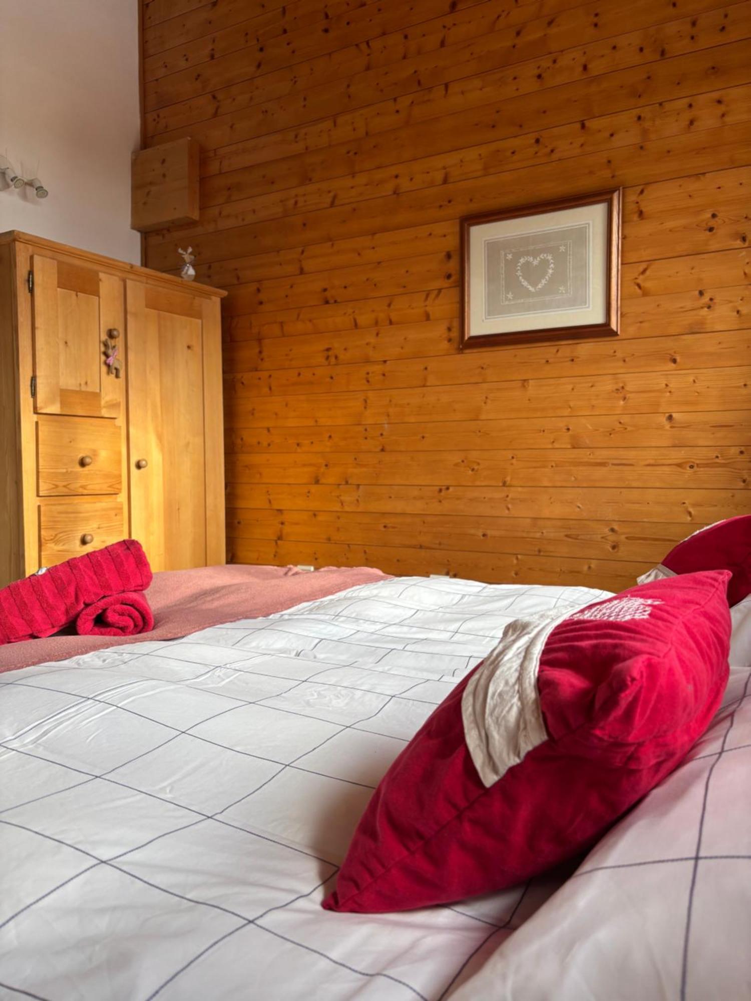 Central Hostel Châtel Esterno foto