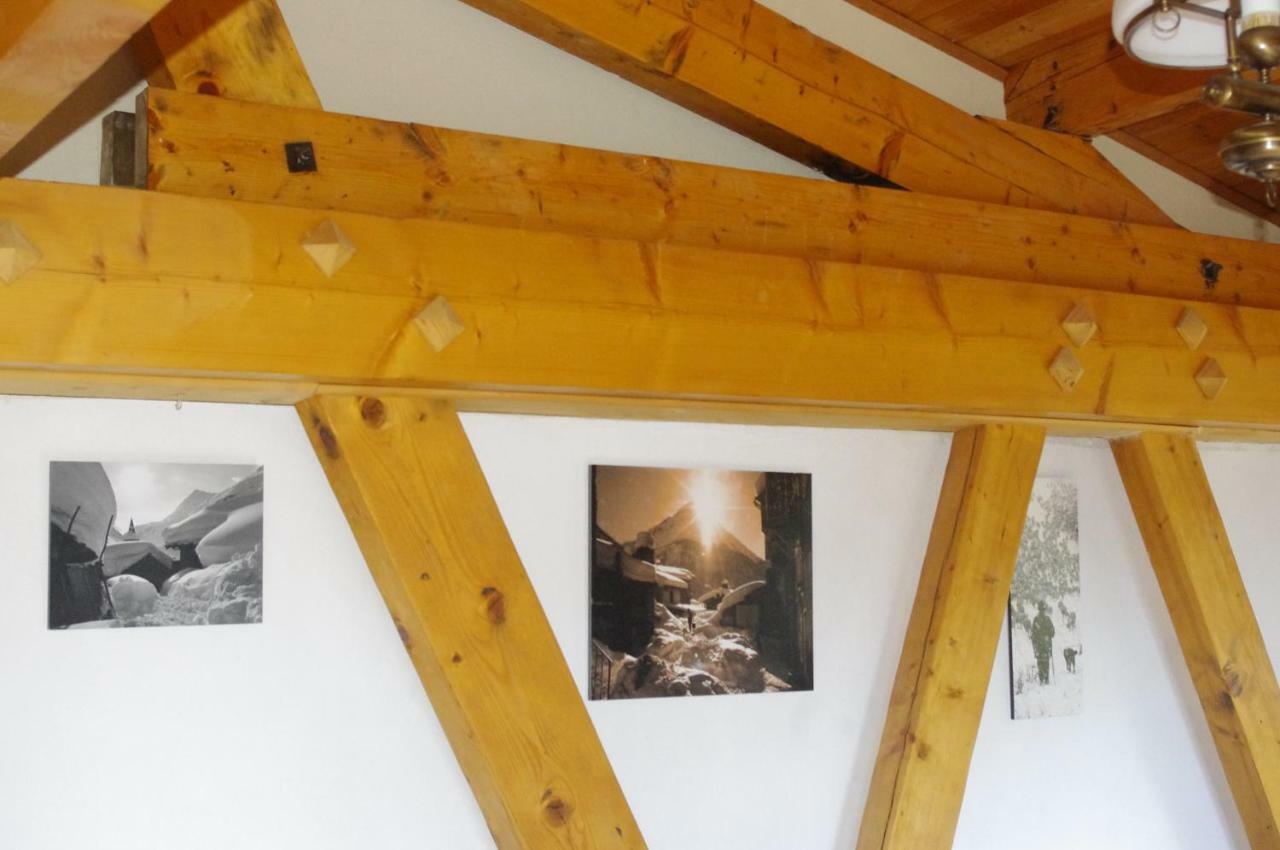 Central Hostel Châtel Esterno foto