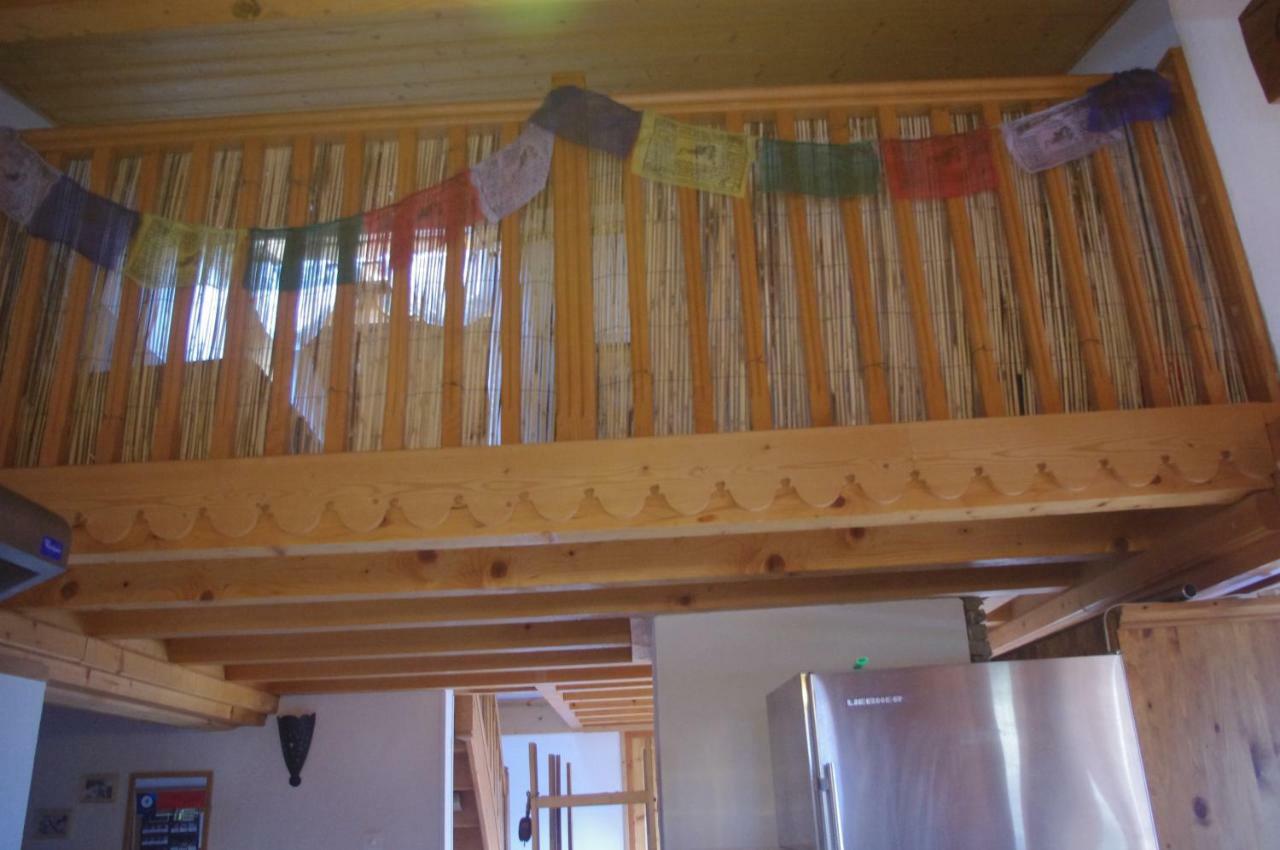 Central Hostel Châtel Esterno foto
