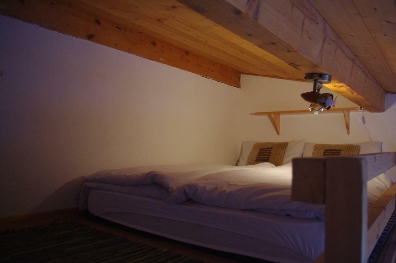 Central Hostel Châtel Esterno foto