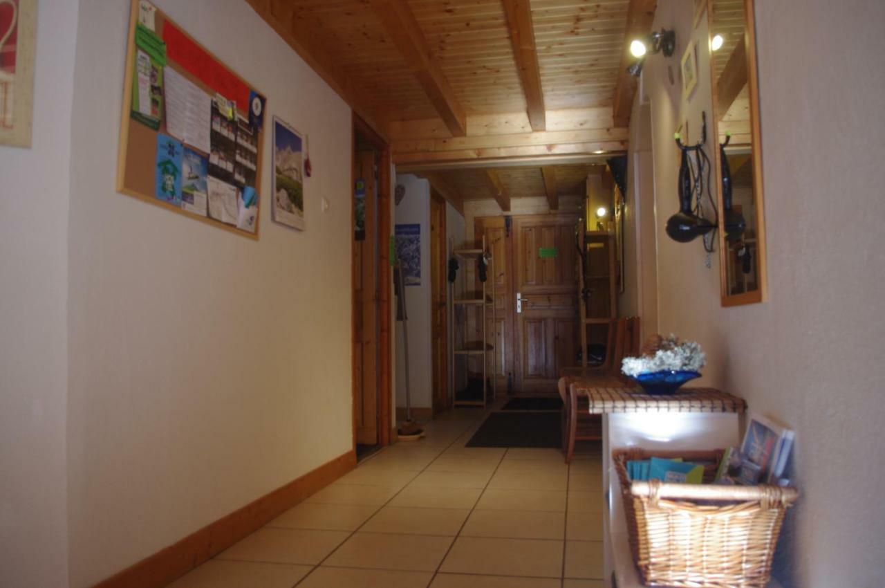 Central Hostel Châtel Esterno foto